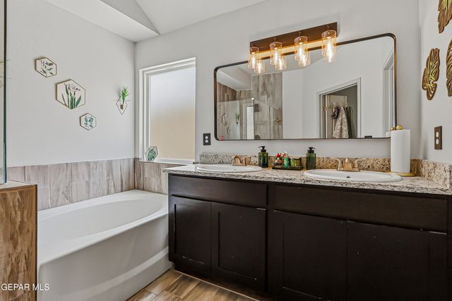 13757 Lago Vista Avenue, Horizon City, TX 79928