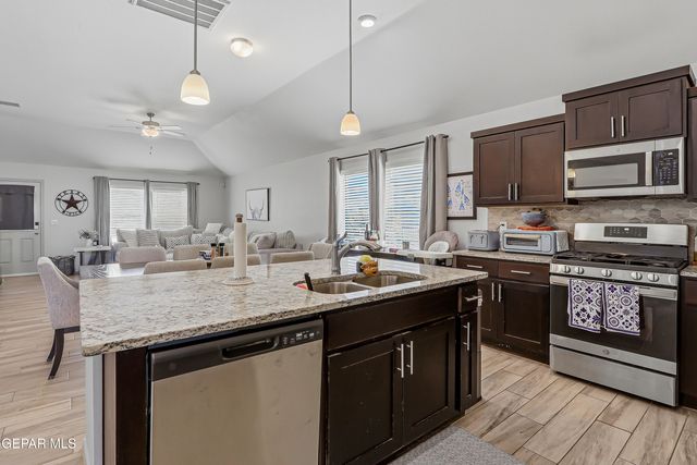 13757 Lago Vista Avenue, Horizon City, TX 79928