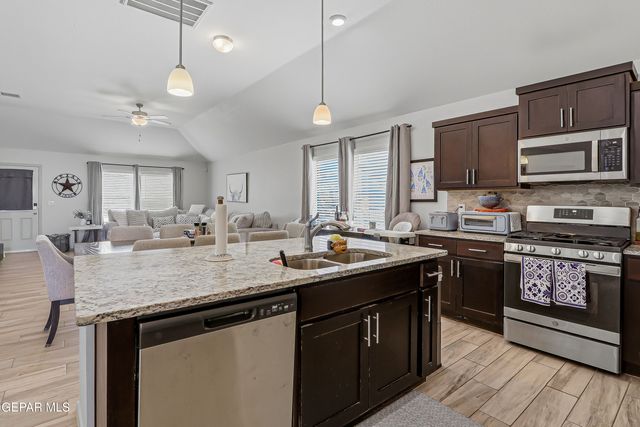 13757 Lago Vista Avenue, Horizon City, TX 79928