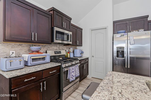13757 Lago Vista Avenue, Horizon City, TX 79928