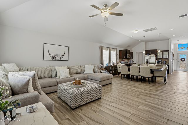 13757 Lago Vista Avenue, Horizon City, TX 79928