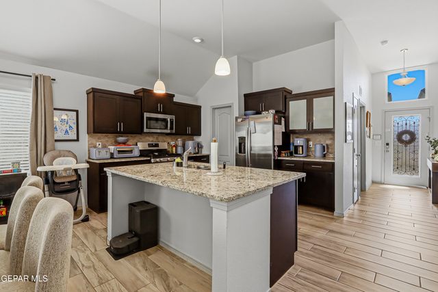 13757 Lago Vista Avenue, Horizon City, TX 79928