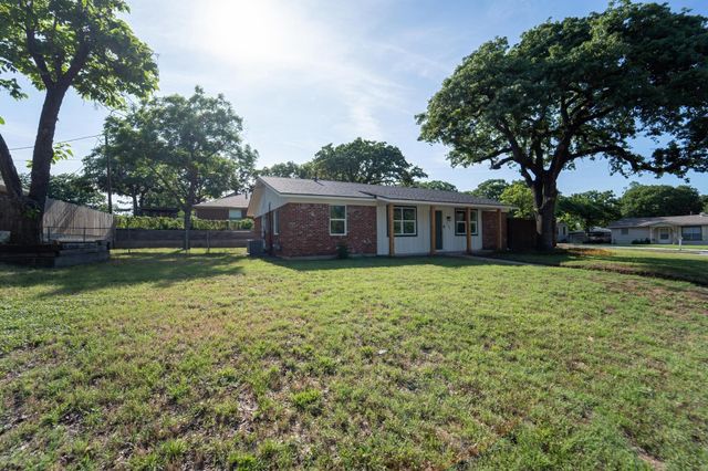 717 Magnolia Street, Kennedale, TX 76060
