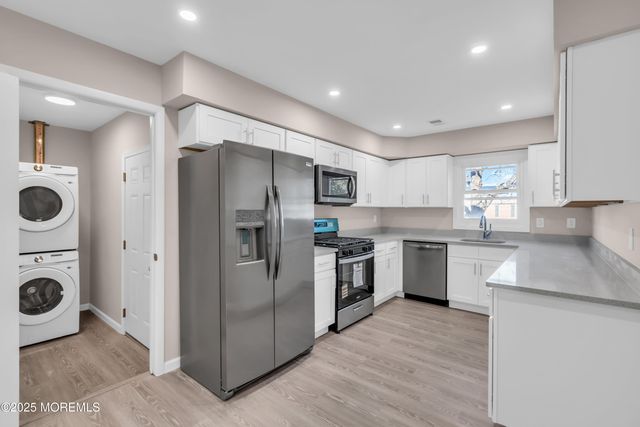89 Brakenbury Drive, Toms River, NJ 08757