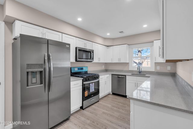 89 Brakenbury Drive, Toms River, NJ 08757
