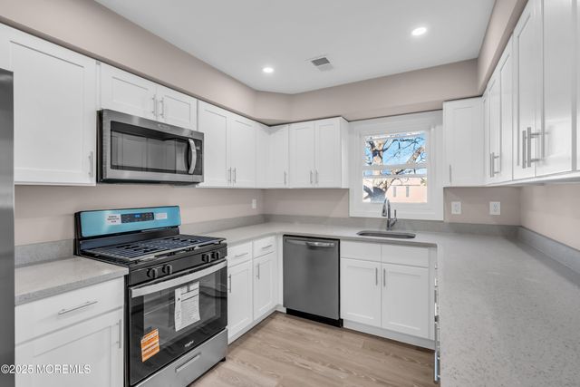 89 Brakenbury Drive, Toms River, NJ 08757