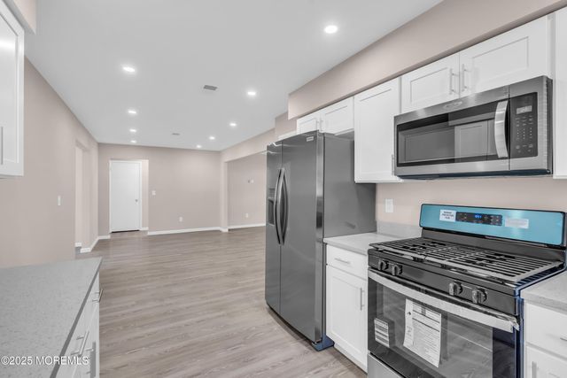 89 Brakenbury Drive, Toms River, NJ 08757