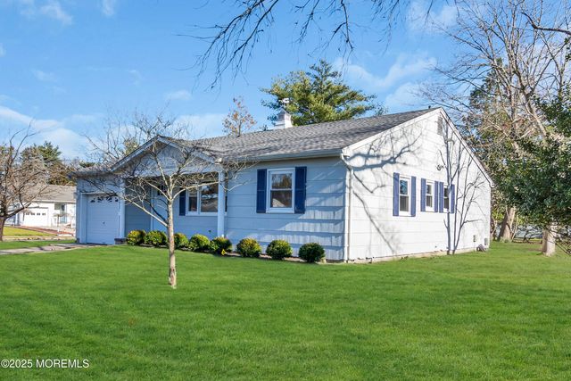 89 Brakenbury Drive, Toms River, NJ 08757