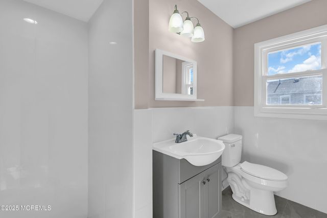 89 Brakenbury Drive, Toms River, NJ 08757
