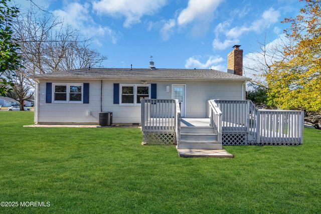 89 Brakenbury Drive, Toms River, NJ 08757