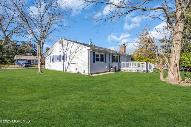 89 Brakenbury Drive, Toms River, NJ 08757