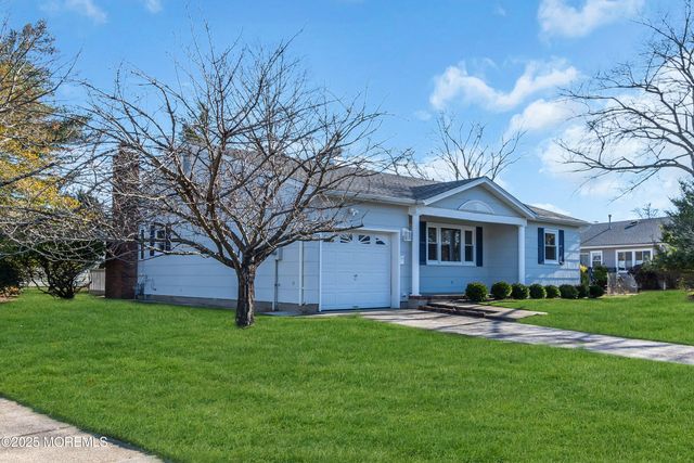 89 Brakenbury Drive, Toms River, NJ 08757