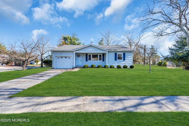 89 Brakenbury Drive, Toms River, NJ 08757