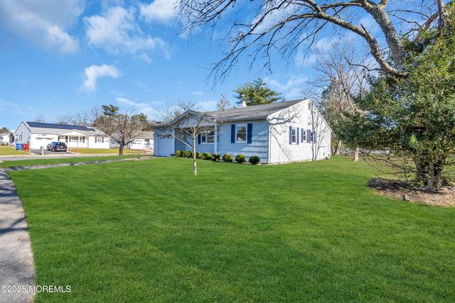 89 Brakenbury Drive, Toms River, NJ 08757