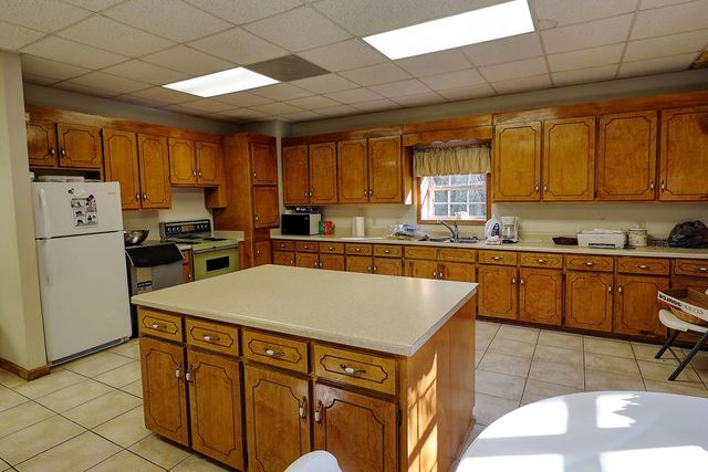 319 County Rd 79, Headland, AL 36345