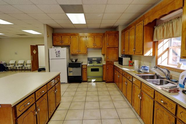 319 County Rd 79, Headland, AL 36345