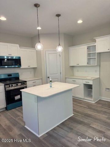 1115 Lunenburg Place, Jacksonville, NC 28540