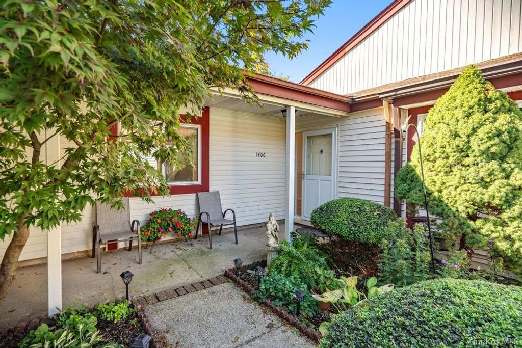 1406 Gotham Court W, Saint James, NY 11780 — exterior