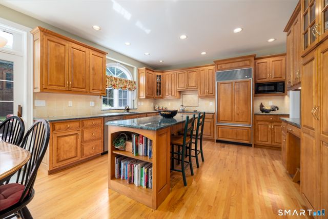 21 Merlins Lane, Newtown, CT 06470