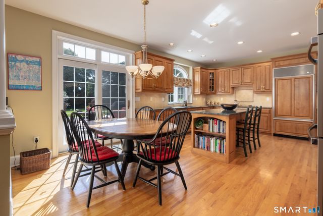 21 Merlins Lane, Newtown, CT 06470