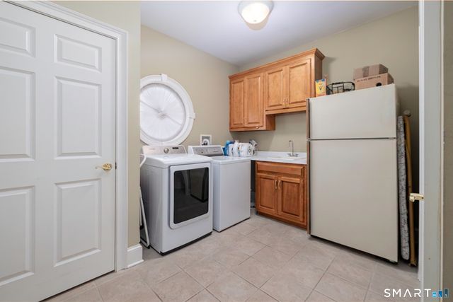 21 Merlins Lane, Newtown, CT 06470