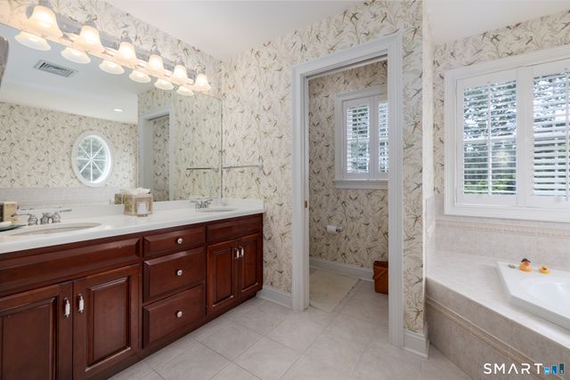 21 Merlins Lane, Newtown, CT 06470