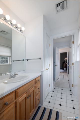 21 Merlins Lane, Newtown, CT 06470