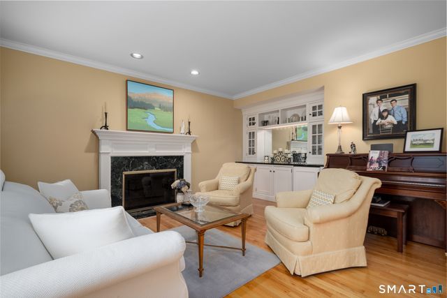 21 Merlins Lane, Newtown, CT 06470
