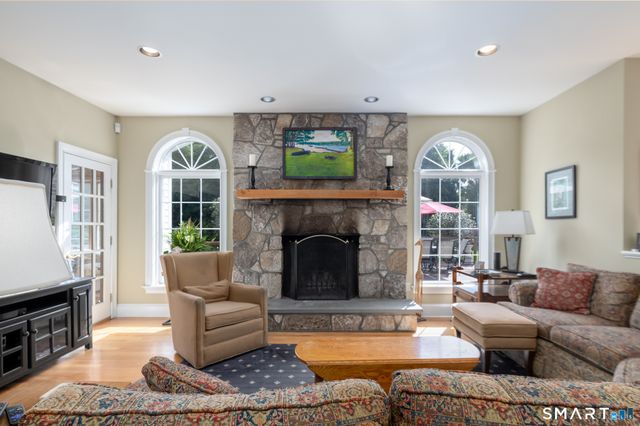 21 Merlins Lane, Newtown, CT 06470