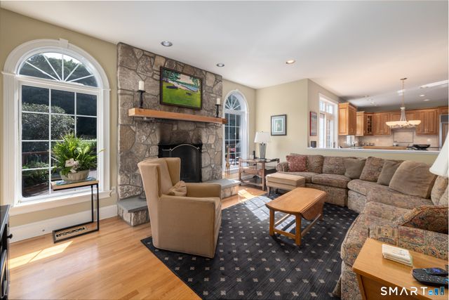 21 Merlins Lane, Newtown, CT 06470