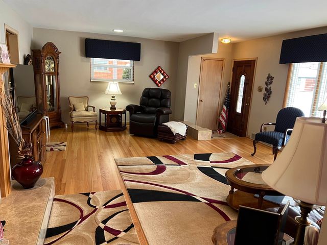 22832 Gary Lane, Saint Clair Shores, MI 48080