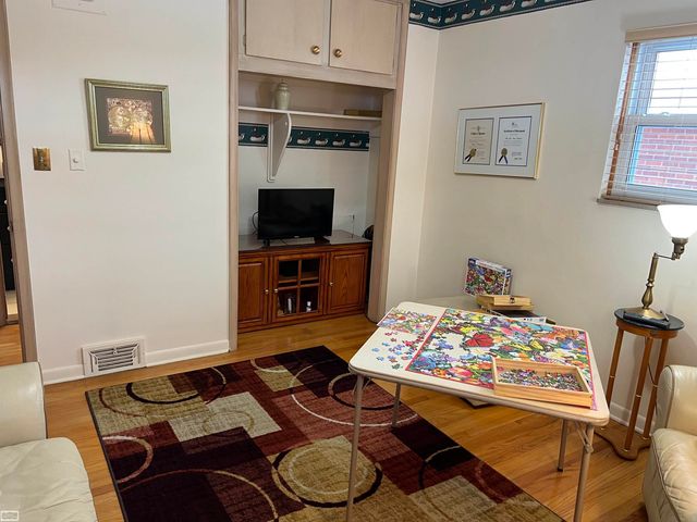 22832 Gary Lane, Saint Clair Shores, MI 48080