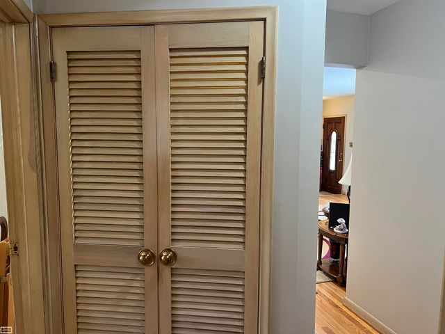 22832 Gary Lane, Saint Clair Shores, MI 48080