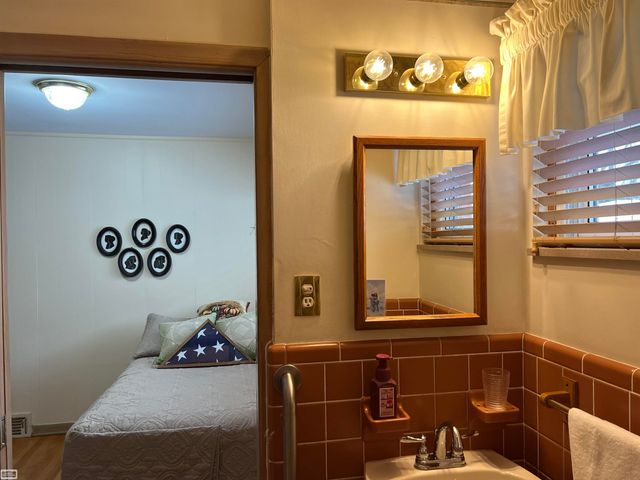 22832 Gary Lane, Saint Clair Shores, MI 48080