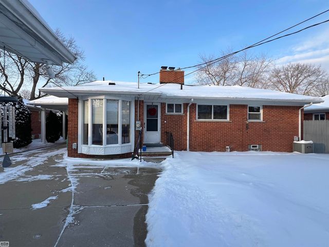 22832 Gary Lane, Saint Clair Shores, MI 48080