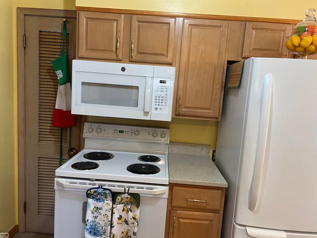 22832 Gary Lane, Saint Clair Shores, MI 48080