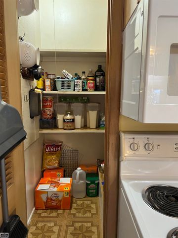 22832 Gary Lane, Saint Clair Shores, MI 48080