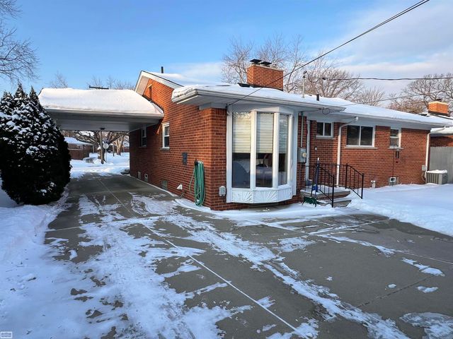 22832 Gary Lane, Saint Clair Shores, MI 48080