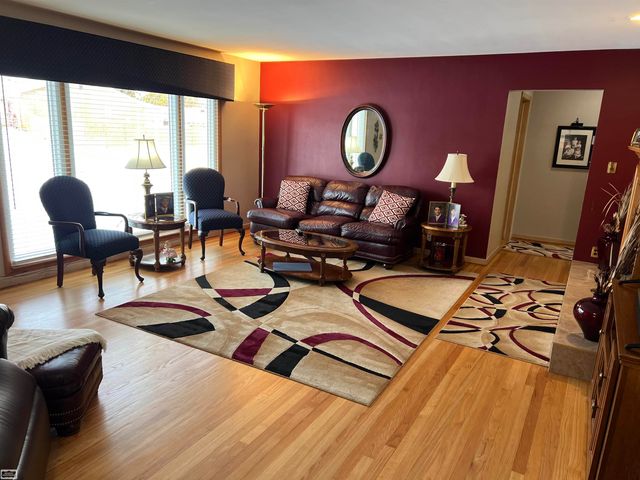 22832 Gary Lane, Saint Clair Shores, MI 48080