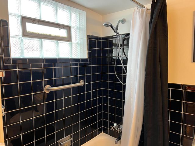 22832 Gary Lane, Saint Clair Shores, MI 48080