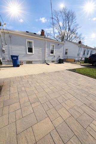 1282 Applewood Avenue, Lincoln Park, MI 48146