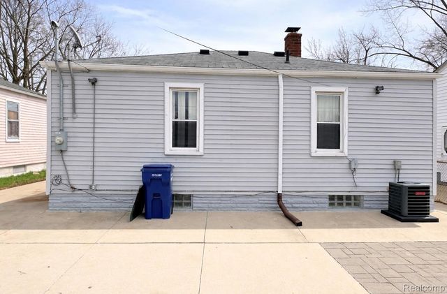 1282 Applewood Avenue, Lincoln Park, MI 48146