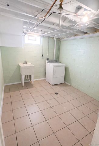 1282 Applewood Avenue, Lincoln Park, MI 48146