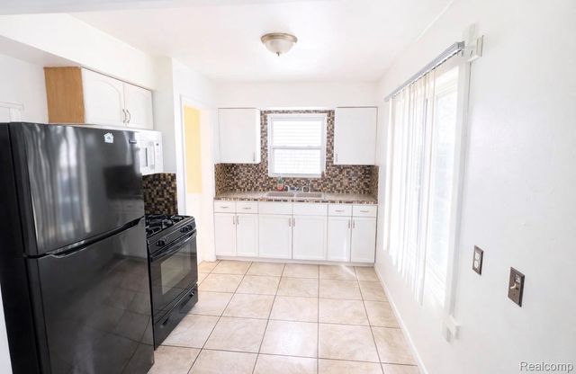 1282 Applewood Avenue, Lincoln Park, MI 48146