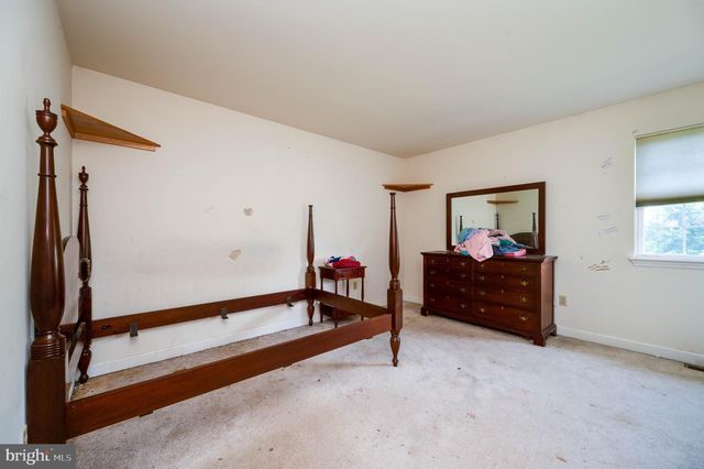 20 MEADOW RIDGE RD, Temple, PA 19560