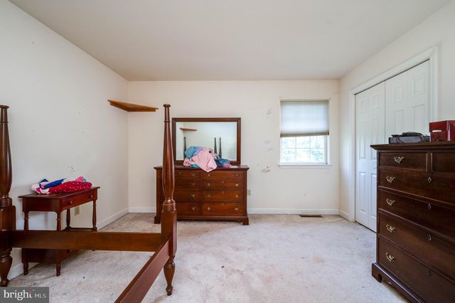20 MEADOW RIDGE RD, Temple, PA 19560