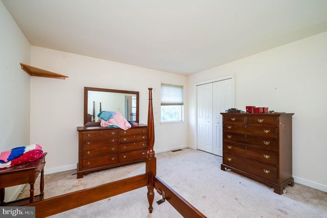 20 MEADOW RIDGE RD, Temple, PA 19560