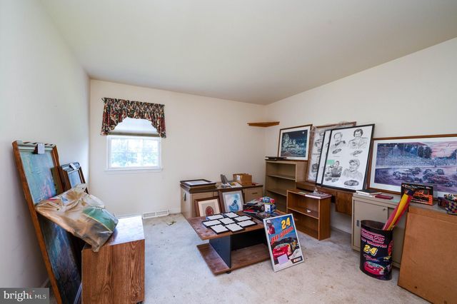 20 MEADOW RIDGE RD, Temple, PA 19560