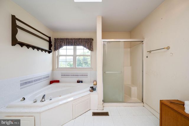 20 MEADOW RIDGE RD, Temple, PA 19560
