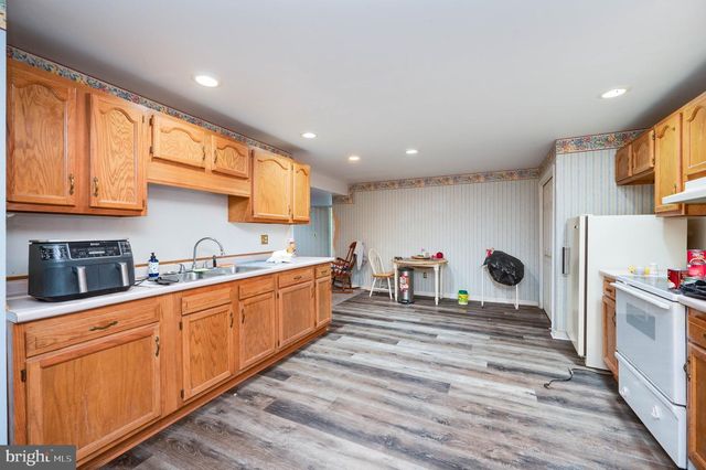 20 MEADOW RIDGE RD, Temple, PA 19560
